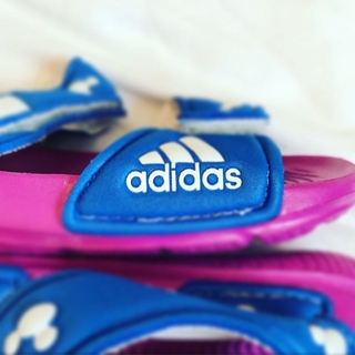 Sandal micky adidas cho bé