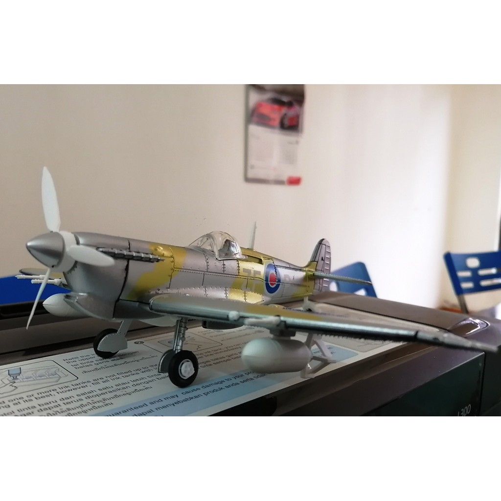 Bộ mô hình tự lắp ráp (DIY) - Máy bay Supermarine Spitfire ZF-P - Tỷ lệ 1:48