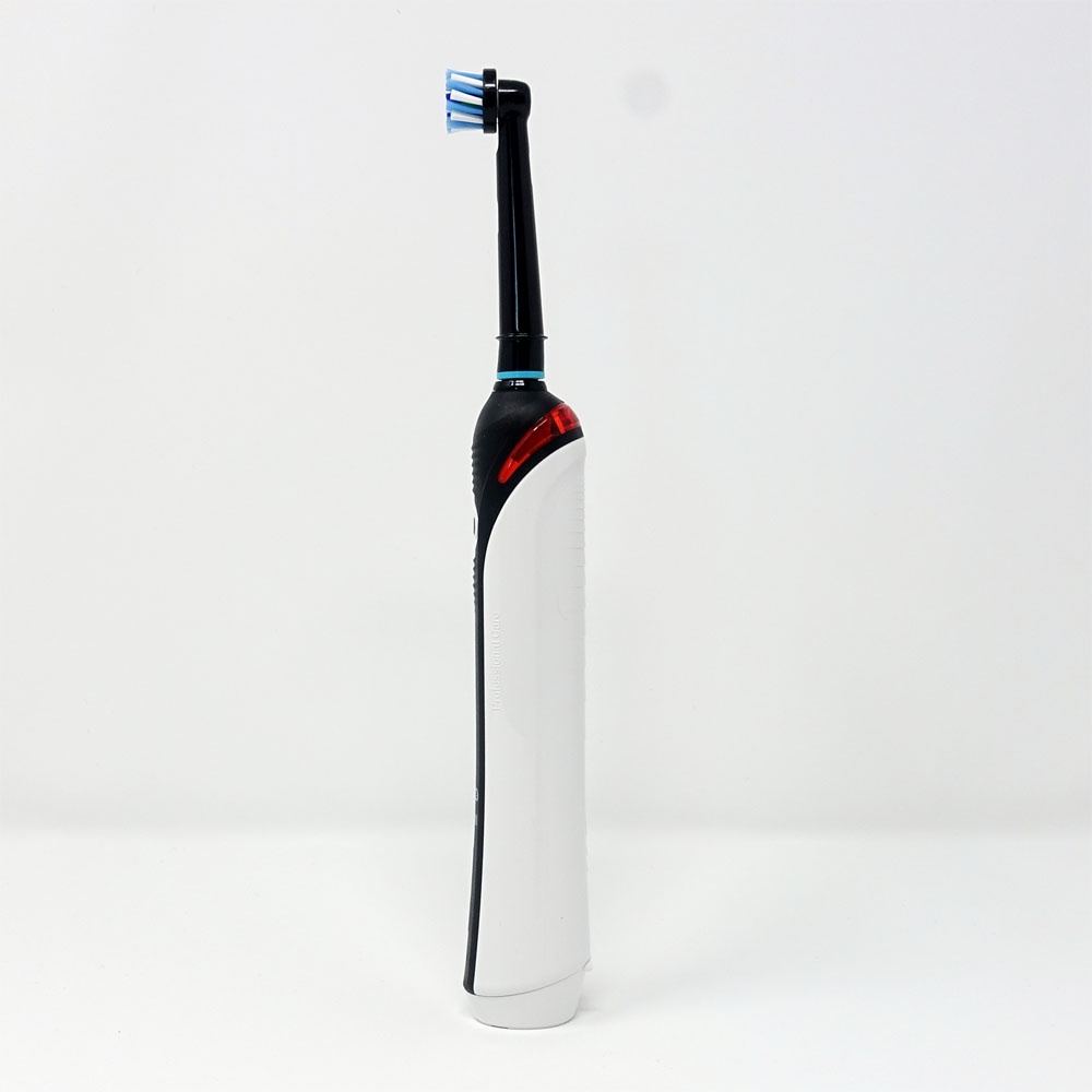 Bàn chải điện Oral-B Pro 2 2000 - Hàng chính hãng