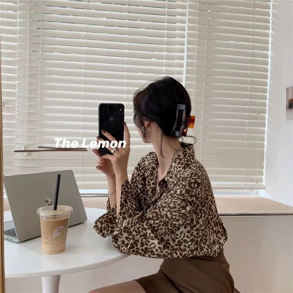 Áo sơ mi nữ dáng rộng họa tiết da báo phong cách Hàn Quốc