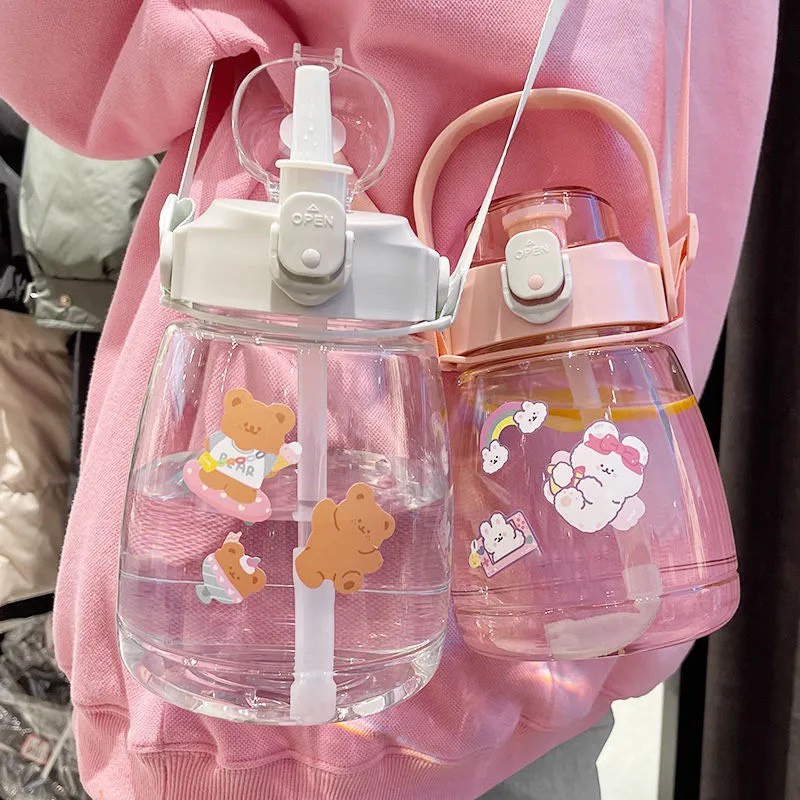 Bình nước cute nhựa, bình đựng nước có ống hút cho bé 1100ml tay cầm đỡ điện thoại Gym 34