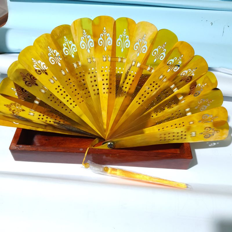 quạt sừng vàng 20cm