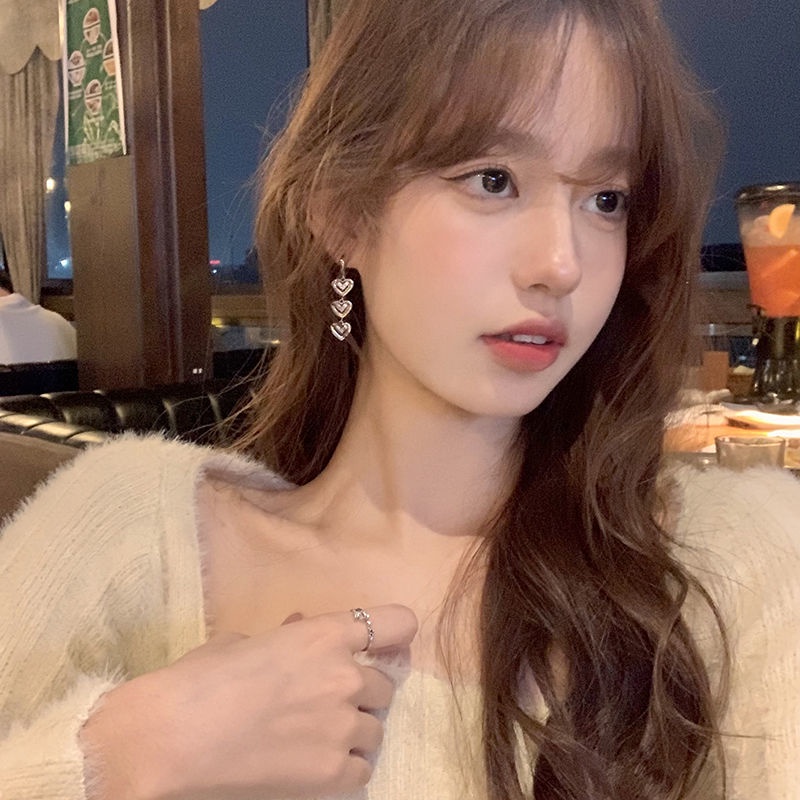 Khuyên Tai Dáng Dài Hình Trái Tim Phong Cách Mới Thời Trang 2022 Dễ Phối Đồ Cho Nữ