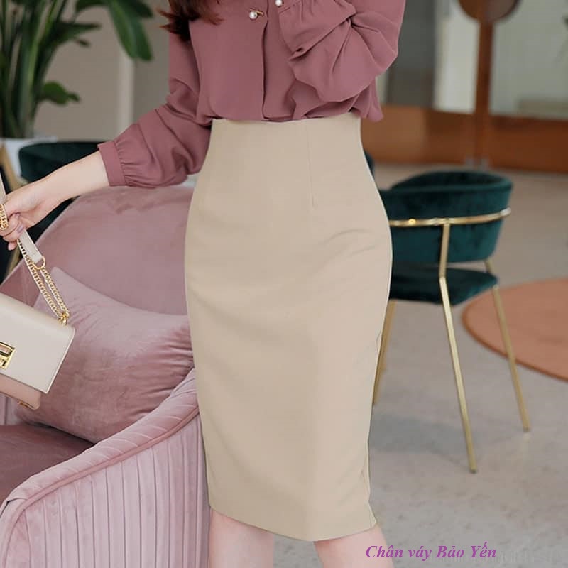 Chân váy bút chì màu be nhạt tơi gối xẻ sau( sẵn size) - M12B
