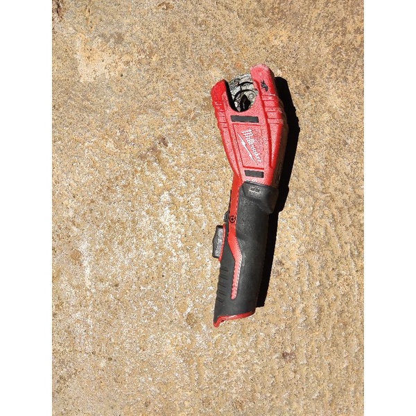 Thân Máy cắt ống đồng milwaukee m 12, 12v ,máy hoạt động OK
