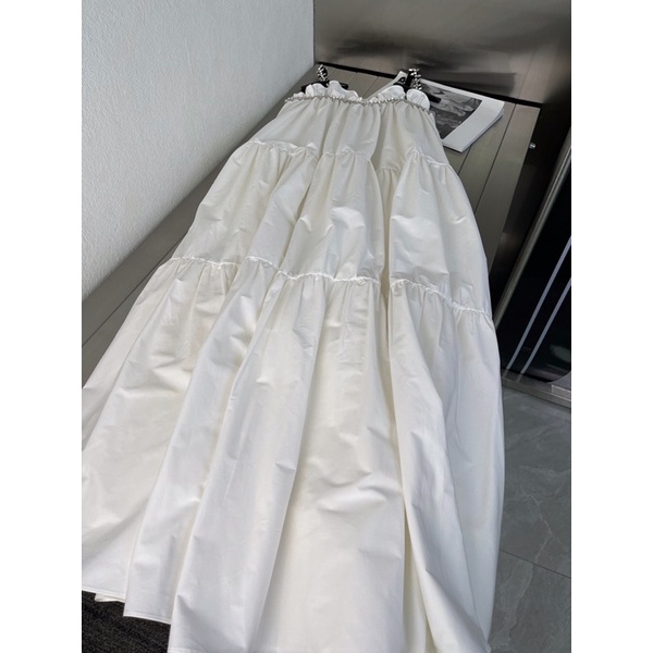 Đầm maxi hai dây trắng đính đá nhẹ nhàng mà sang trọng tinh tế