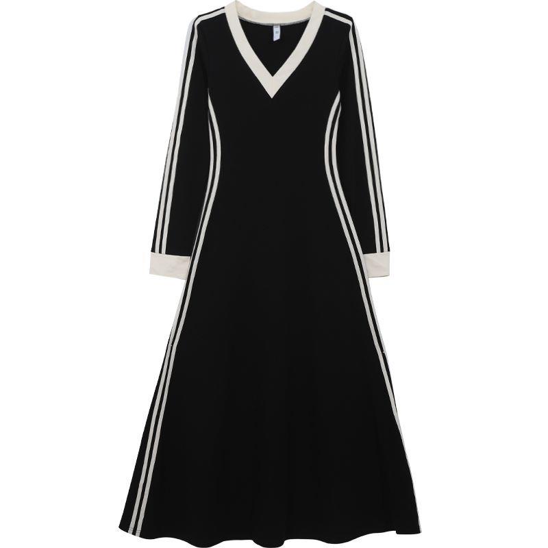 Đầm Đen Dài Tay Cổ Chữ V Phong Cách Retro Mùa Thu 2022 Cho Nữ