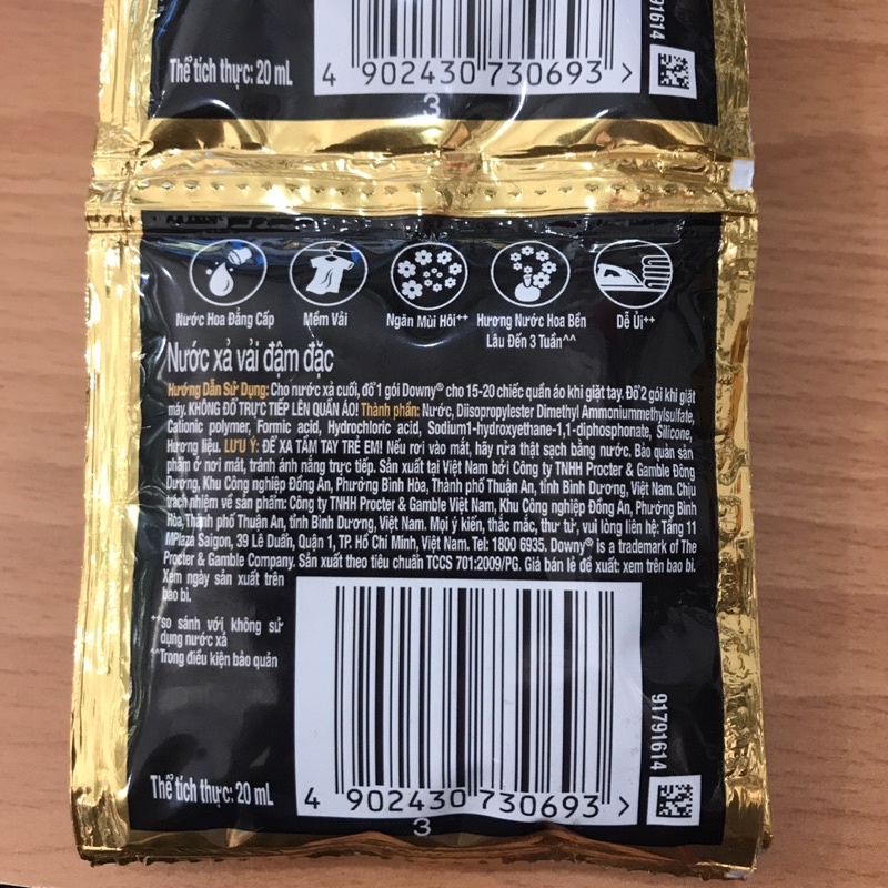 Dây dầu xả Downy hương nước hoa cuốn hút (10 gói)