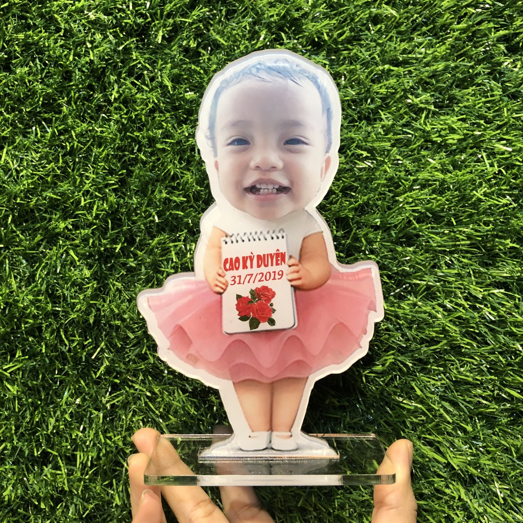 KHUNG ẢNH CHIBI ĐỂ BÀN IN THEO YÊU CẦU_ Stander đứng in theo yêu cầu