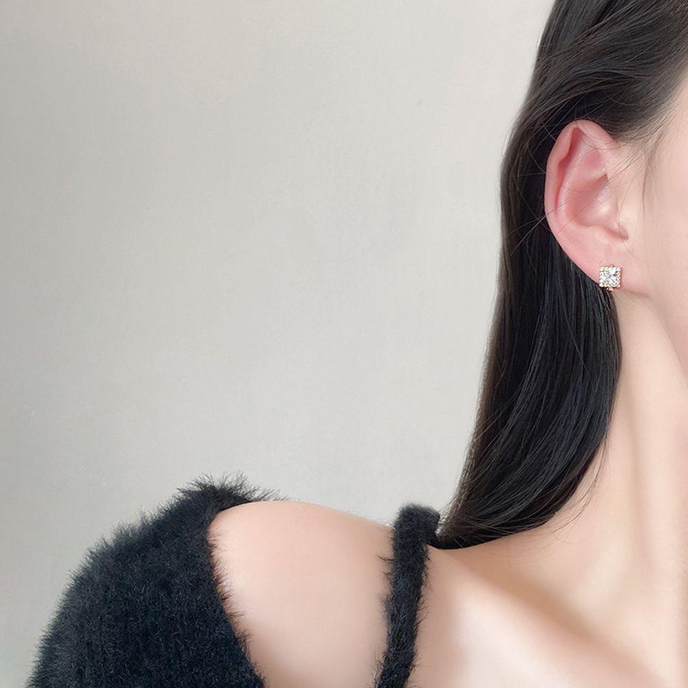 Bông Tai Hình Vuông Thiết Kế Xinh Xắn Ngọt Ngào Thời Trang Cho Nữ