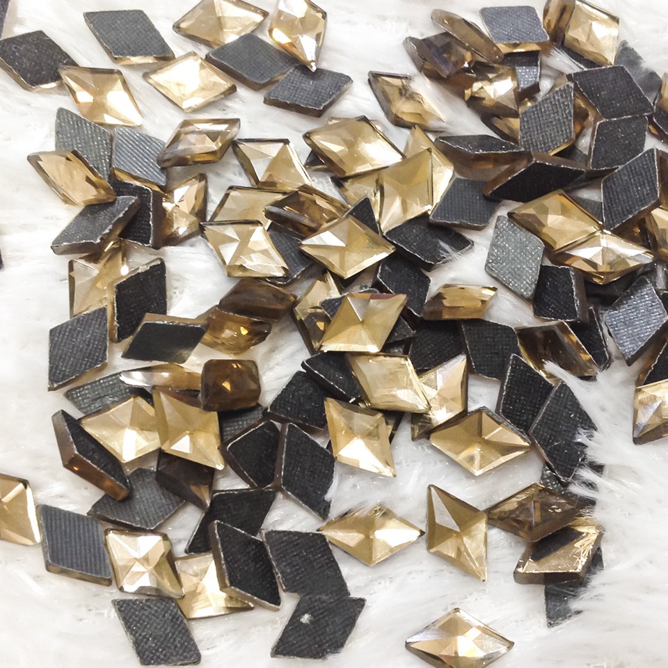 Hạt đá xoàn ủi áo hong kong hình thoi trang trí quần áo cá tính size 1.2cm