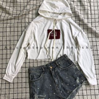 Áo croptop thêu chữ