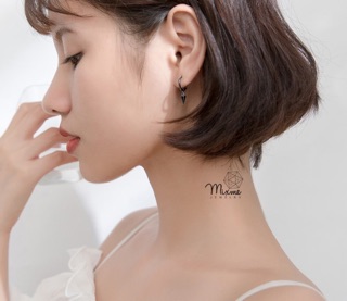 Khuyên tai bạc mũi tên