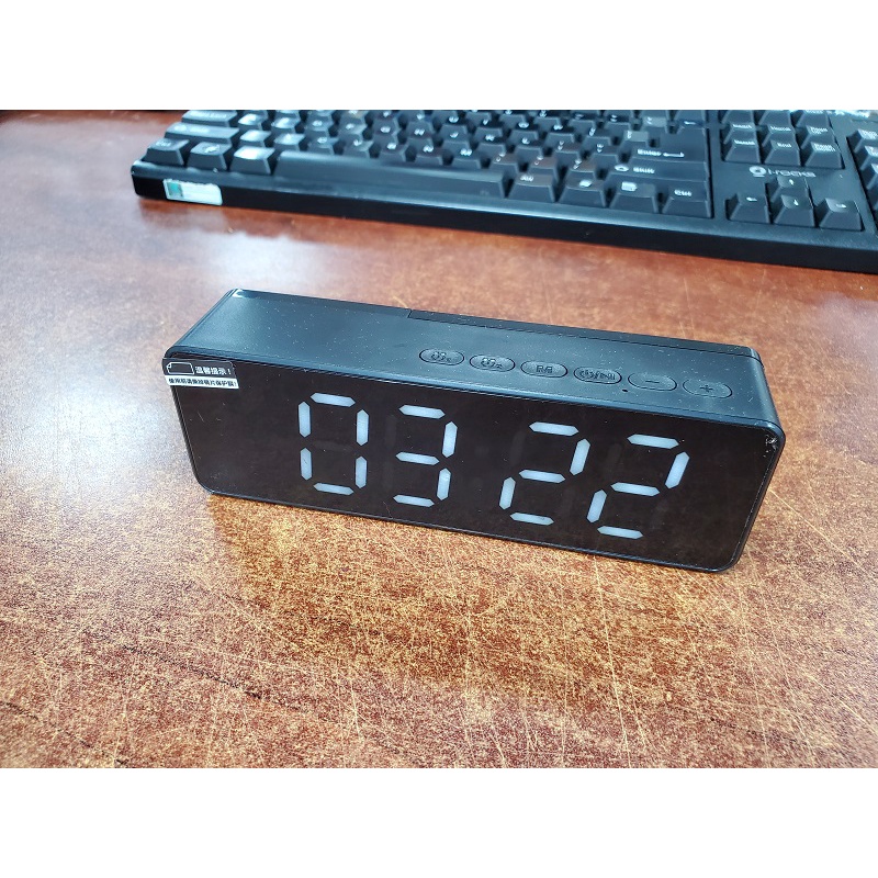 Đồng hồ LED để bàn có loa và radio