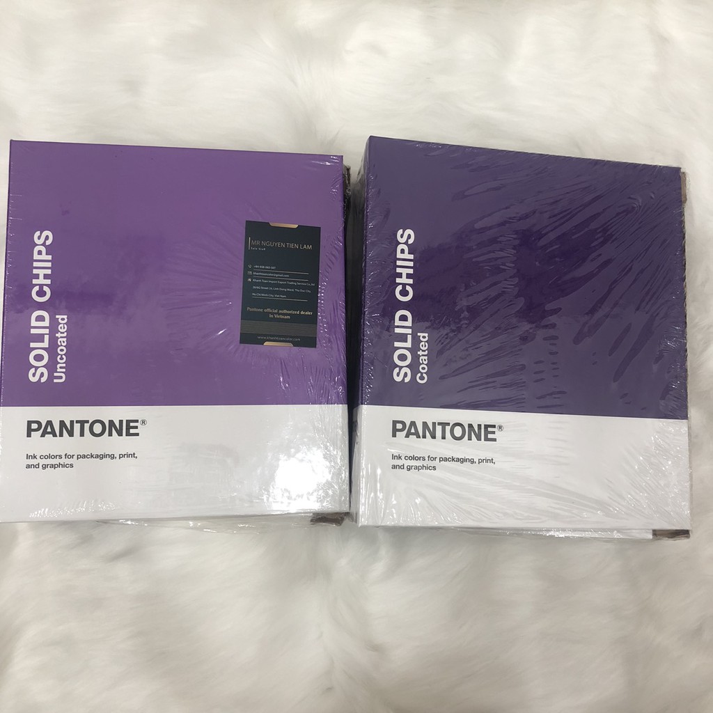 (CHÍNH HÃNG) Bảng màu Pantone Soid Chip Coated Uncoated GP1606A - Lưu hành năm 2021 -  PANTONE LLC từ Mỹ