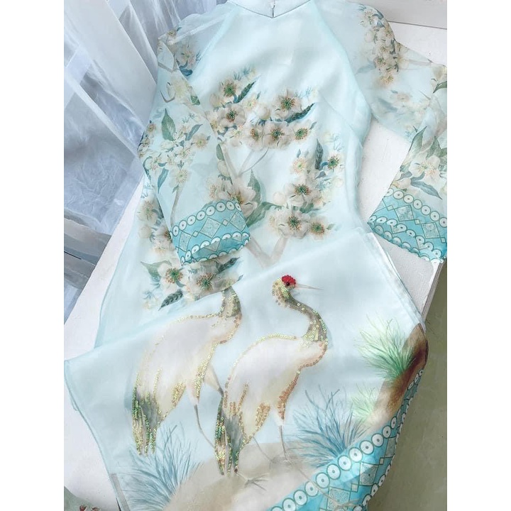 Áo dài cách tân đính hoa sang trọng trẻ trung