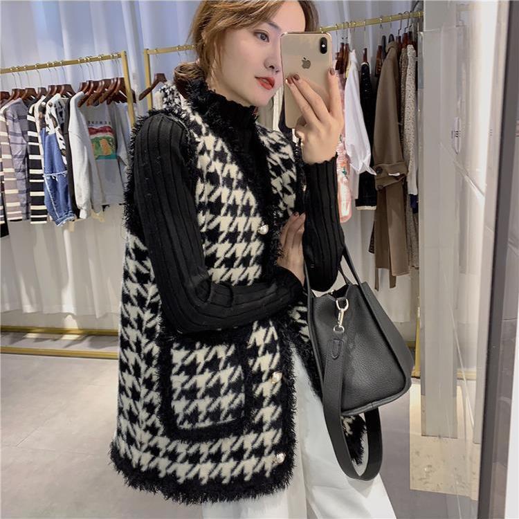 Áo không tay vải nhung phối tua rua phong cách mới dành cho nữ 2021 | BigBuy360 - bigbuy360.vn