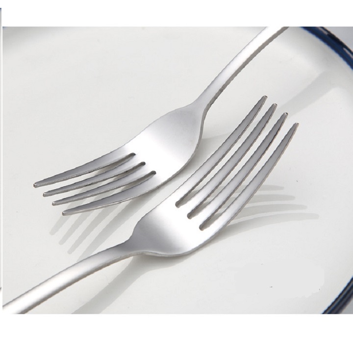 Dĩa inox, nĩa ăn bít tết, mỳ, salad, chất liệu thép không gỉ sáng bóng dài 19.5cm