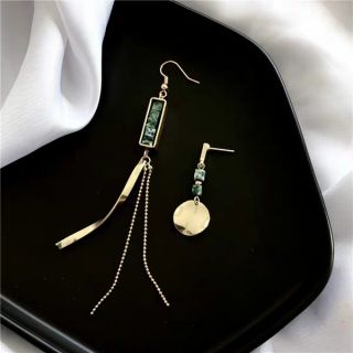 Bông tai thiết kế bất đối xứng đính ngọc lục bảo phong cách retro thanh lịch
