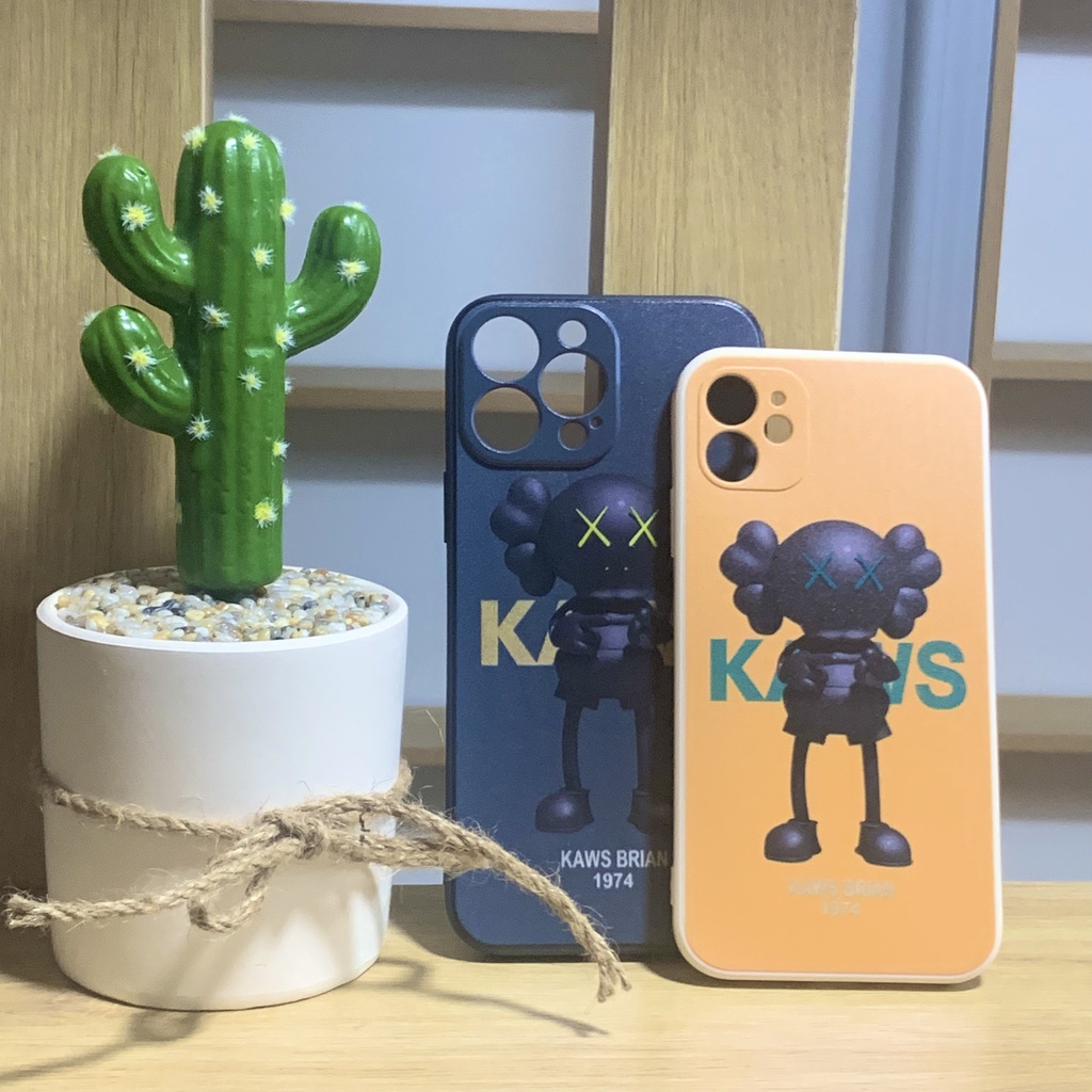 Ốp lưng cạnh vuông Kaws mini 13 Pro max / 6 plus OPBS06