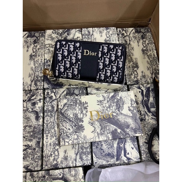 Ví dì ở màu đen