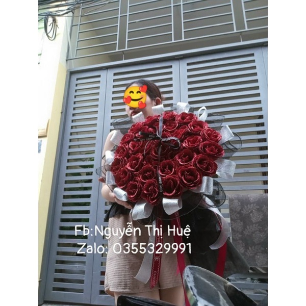 Bó 30 bông sáp Kim Tuyến đỏ tặng đèn và thiệp