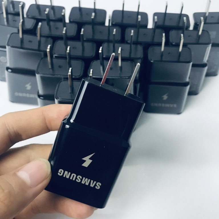 Cục Sạc Nhanh Samsum S10  ĐEN – Chân dẹp  Nguồn vào: 100 – 240V  50- 60 Hz 0.7A