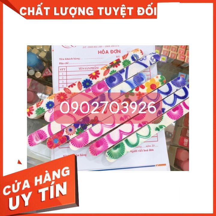 Dũa móng tay (giấy màu-)1 bó 10 cây Sau khi bấm móng tay xong, sử dụng dũa móng tay sẽ bảo vệ tay và không làm xước da