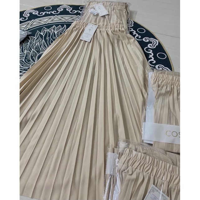 Chân váy xếp li dài dáng xoè màu nude - đen | BigBuy360 - bigbuy360.vn