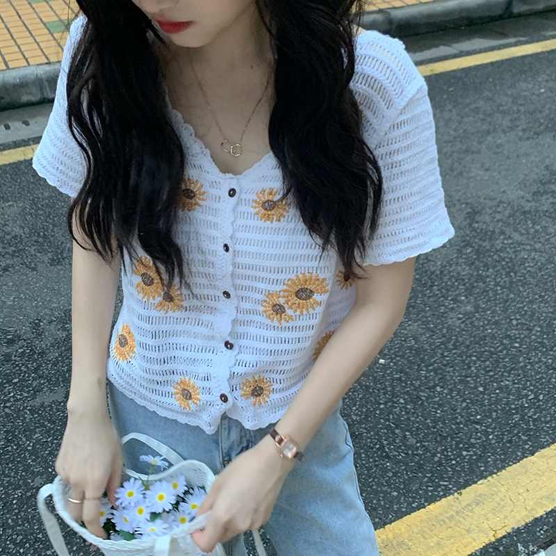 Áo croptop áo kiểu nữ tiểu thư đẹp hoa cúc tay ngắn cổ vuông sang chảnh thời trang bánh bèo 2020 | BigBuy360 - bigbuy360.vn