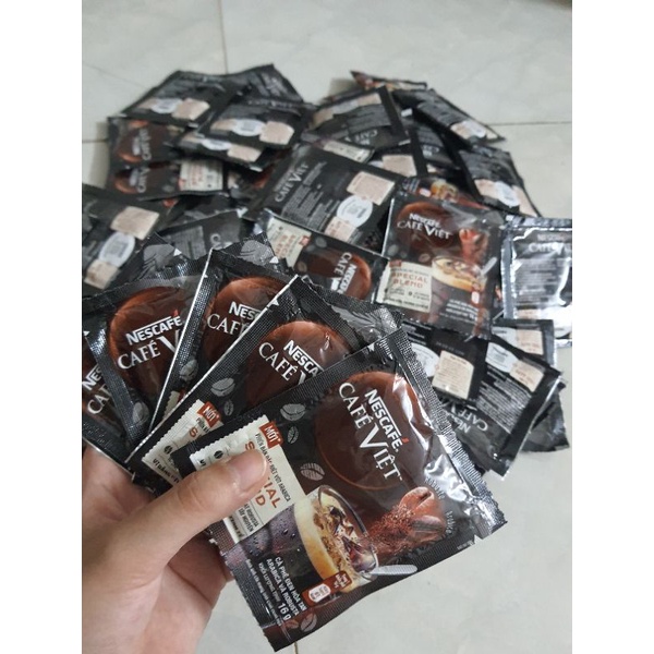 Nescafe Việt Arabica - Robusta 12 gói * 16g date 10.2023