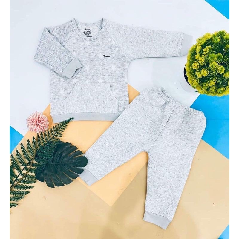 Bộ quần áo dài tay trần bông cúc vai Avaler cho bé