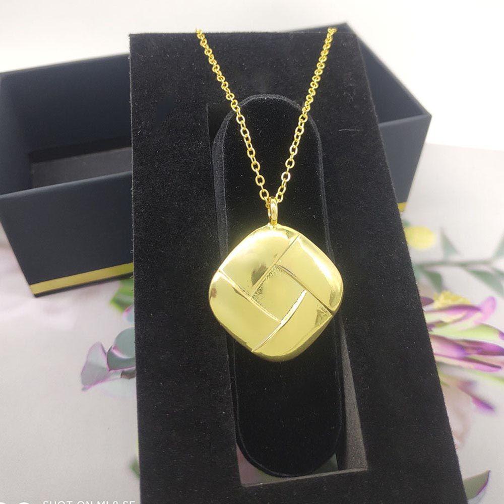 Vòng cổ Mặt Vuông In Hoạt Hình Hàn Quốc SPY x Family Yor Forger