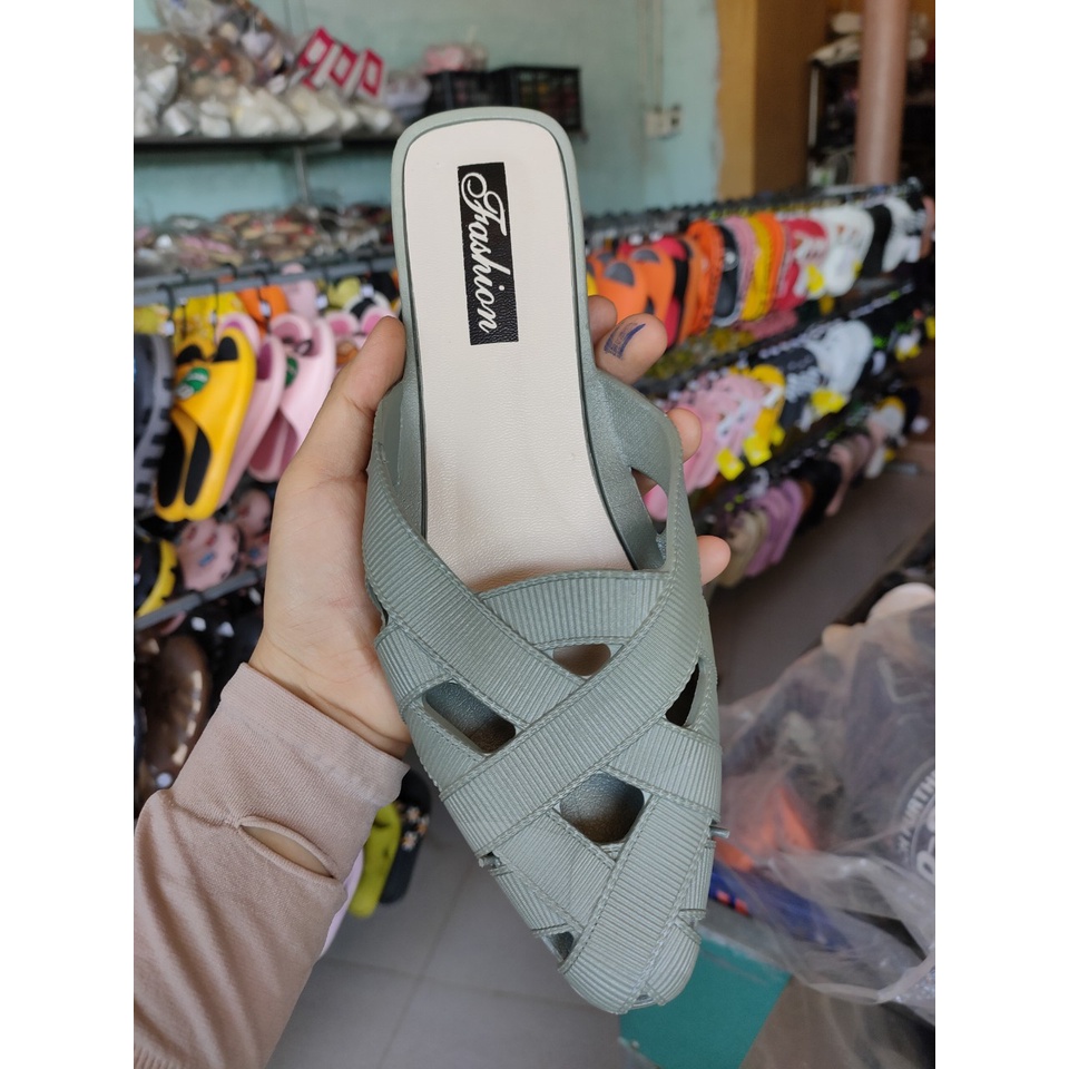 Giầy sục nữ nhựa mũi nhọn đi mưa nhiều màu cao 2cm