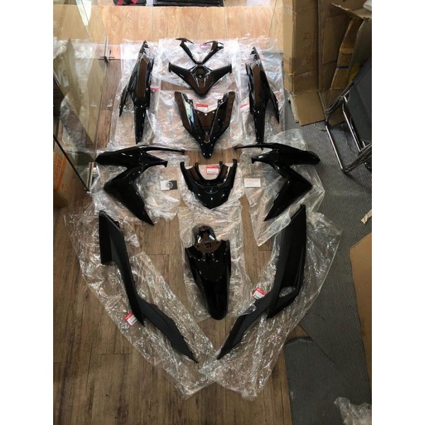 Ốp hông vario click đen bóng 125&150 đời từ 2018 đến 2021.