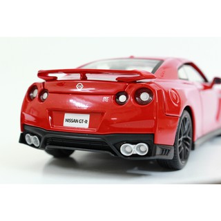 Mô hình xe Nissan GT-R 2017 1:24 Bburago