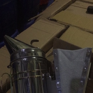 Combo 01 bình xịt khói và 01 áo bảo hộ