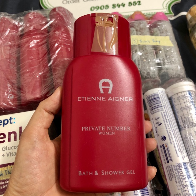 Sữa tắm nước hoa chữ A màu đỏ | BigBuy360 - bigbuy360.vn