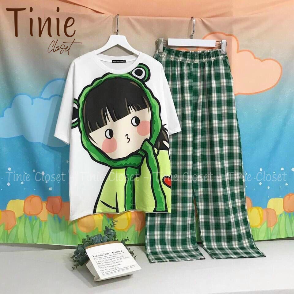 Set đồ bộ quần kate caro ống rộng + Áo thun Unisex Girl Frog form rộng tay lỡ Tinie Closet