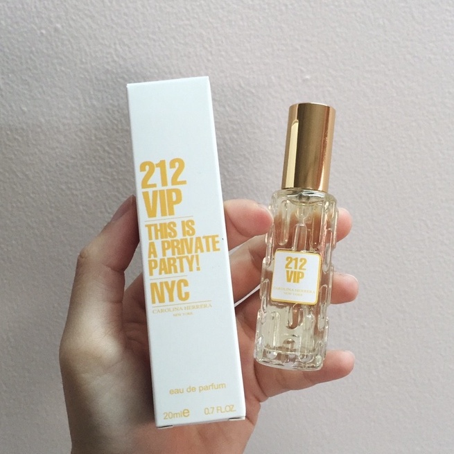 Nước hoa mini 212 vip nyc nữ 20ml dạng xịt- mẫu 4d- Mùi 212 vip nữ Sành điệu