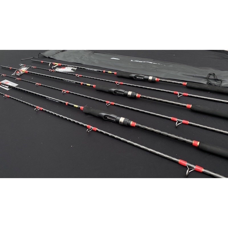 Cần lure Abu Garcia Red Black Carbon 2 Da xoắn toàn thân siêu bạo lực