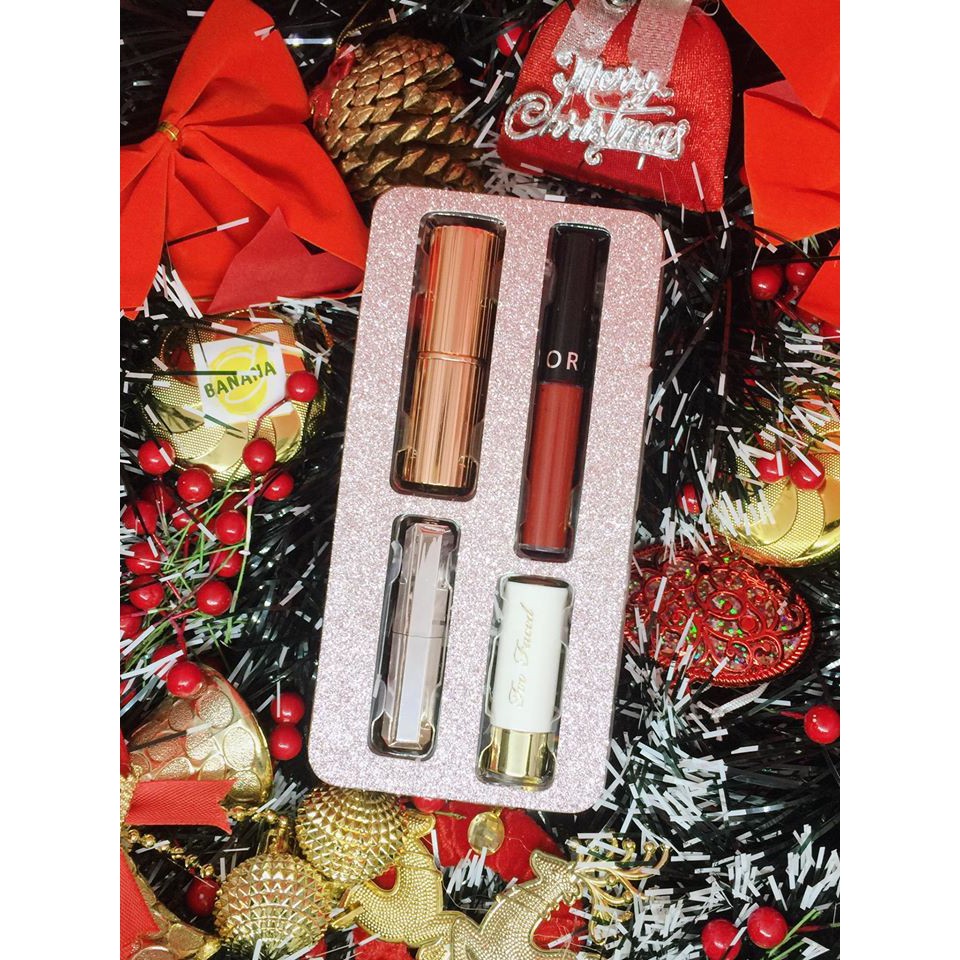 Set son Happpy Holiday from Sephora "Give Me More Lip"