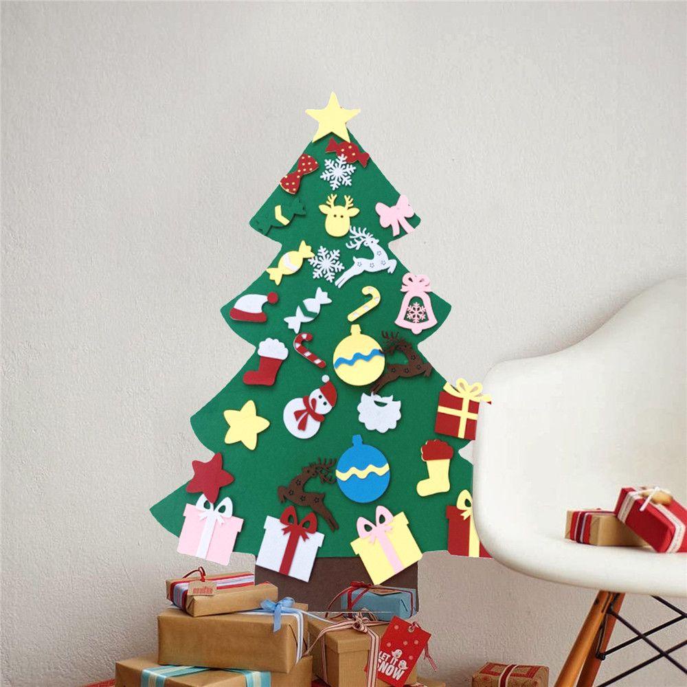 Cây Thông Noel Có Đèn Trang Trí Giáng Sinh