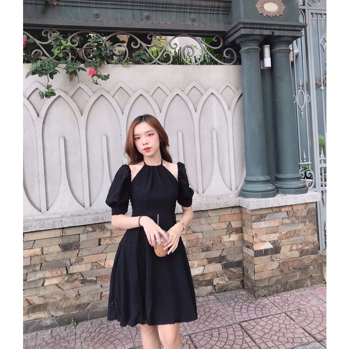 Đầm cutout cổ yếm