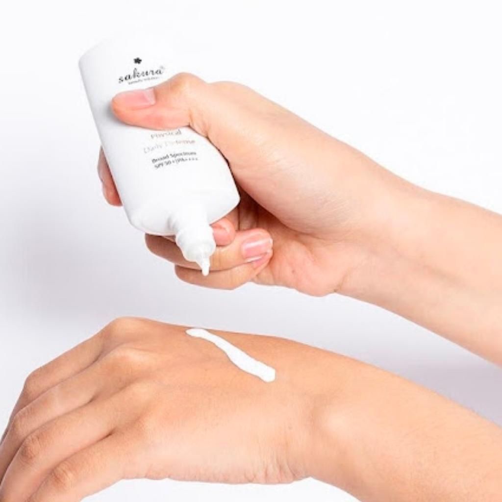 Kem Chống Nắng Vật Lý Dạng Nhũ Tương Sakura Physical Daily Defense SPF 50+ PA++++ (Hộp 60g)