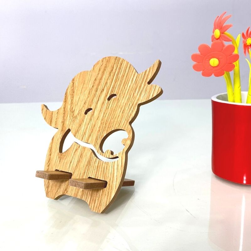 Kệ điện thoại giá đỡ máy tính bảng thông minh hình con trâu dễ thương bằng gỗ kích thước 16.5cm x 15.2cm