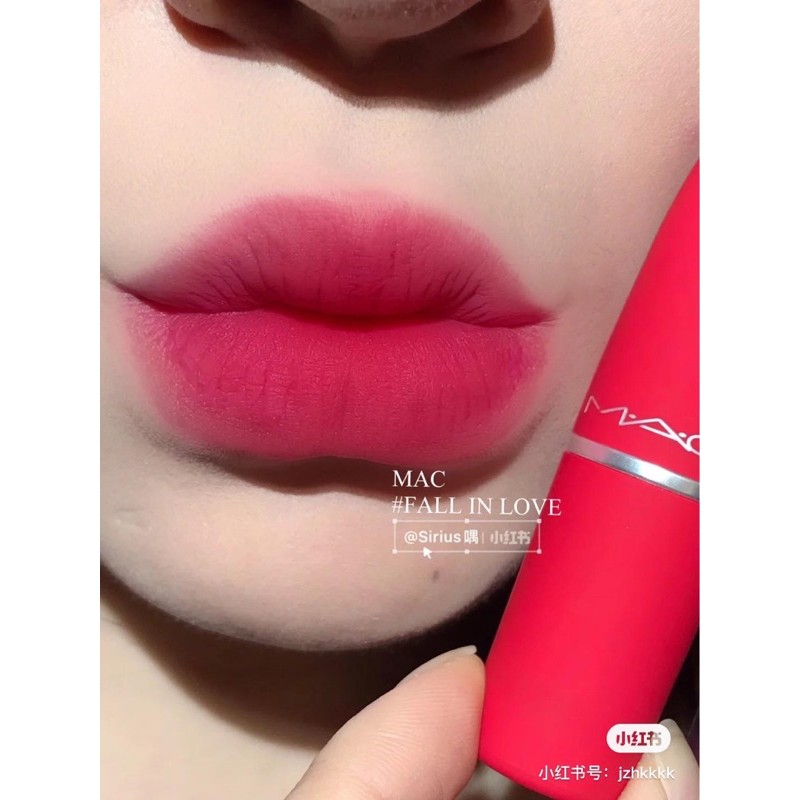 MAC - Son thỏi lì Showstopper Powder Kiss Lipstick