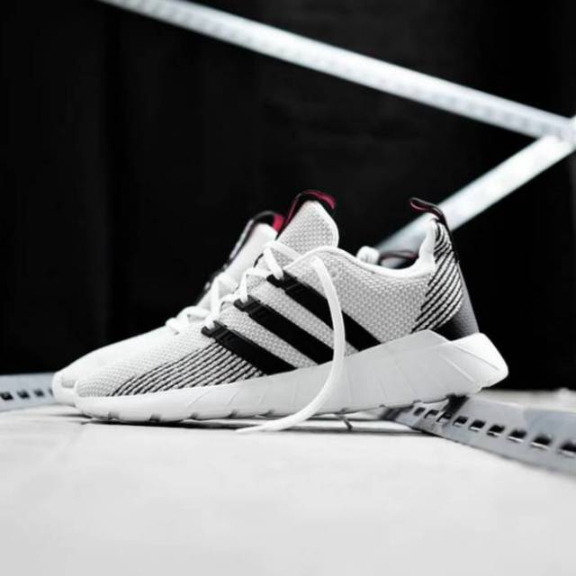 Giày Thể Thao Adidas Phối Sọc Trắng Đen Cá Tính