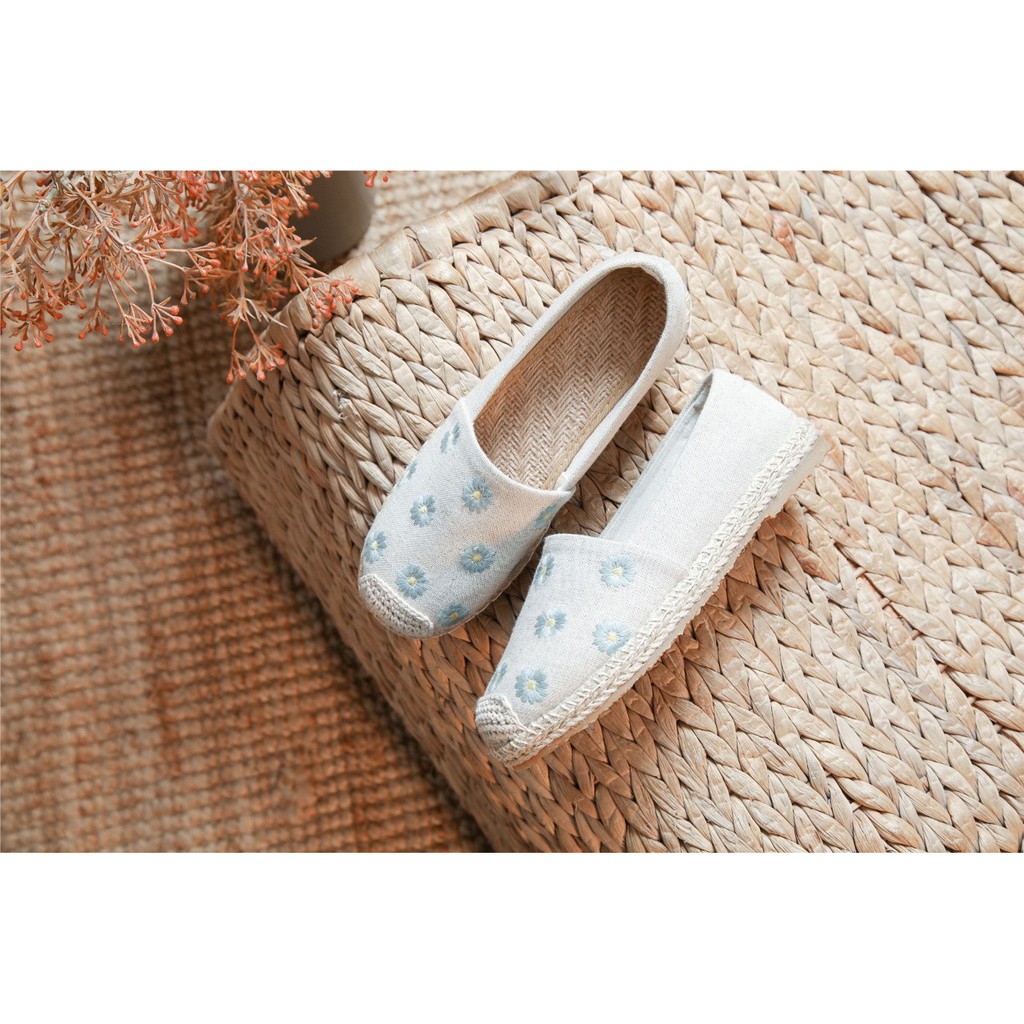 TAM31 giày thêu hoa | BigBuy360 - bigbuy360.vn