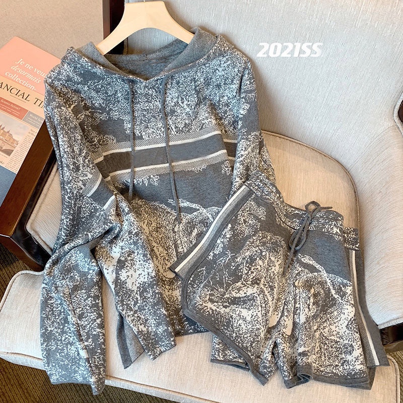 Set Áo hoodie dáng rộng in hình và Quần short thời trang xuân 2022 trẻ trung cho nữ